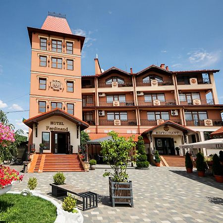 Ferdinand Hotel Mukacheve Bagian luar foto