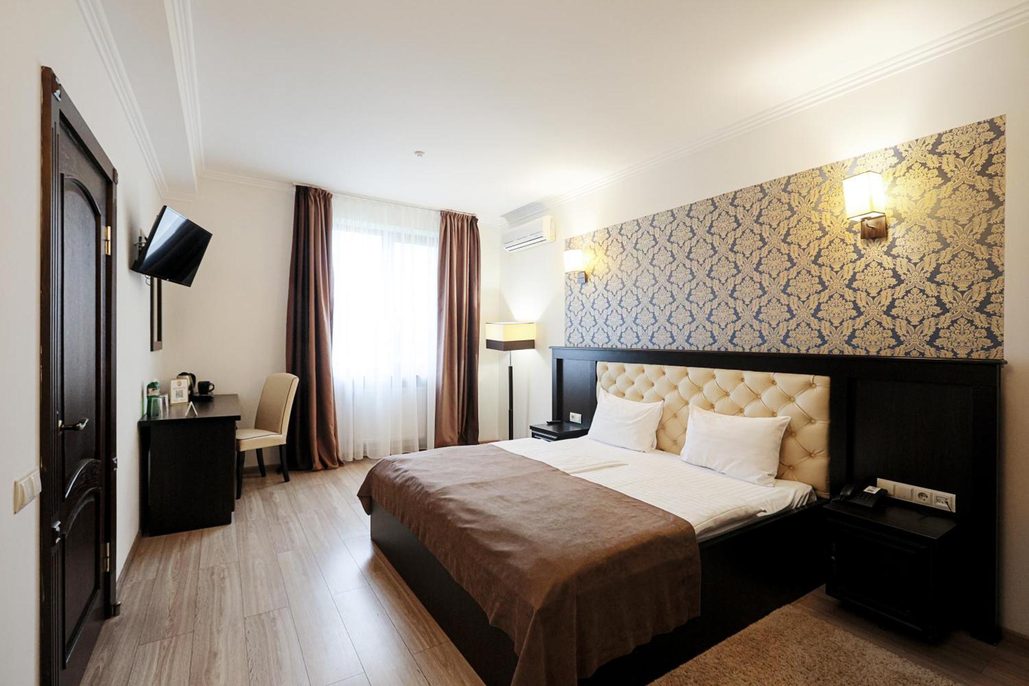 Ferdinand Hotel Mukacheve Bagian luar foto