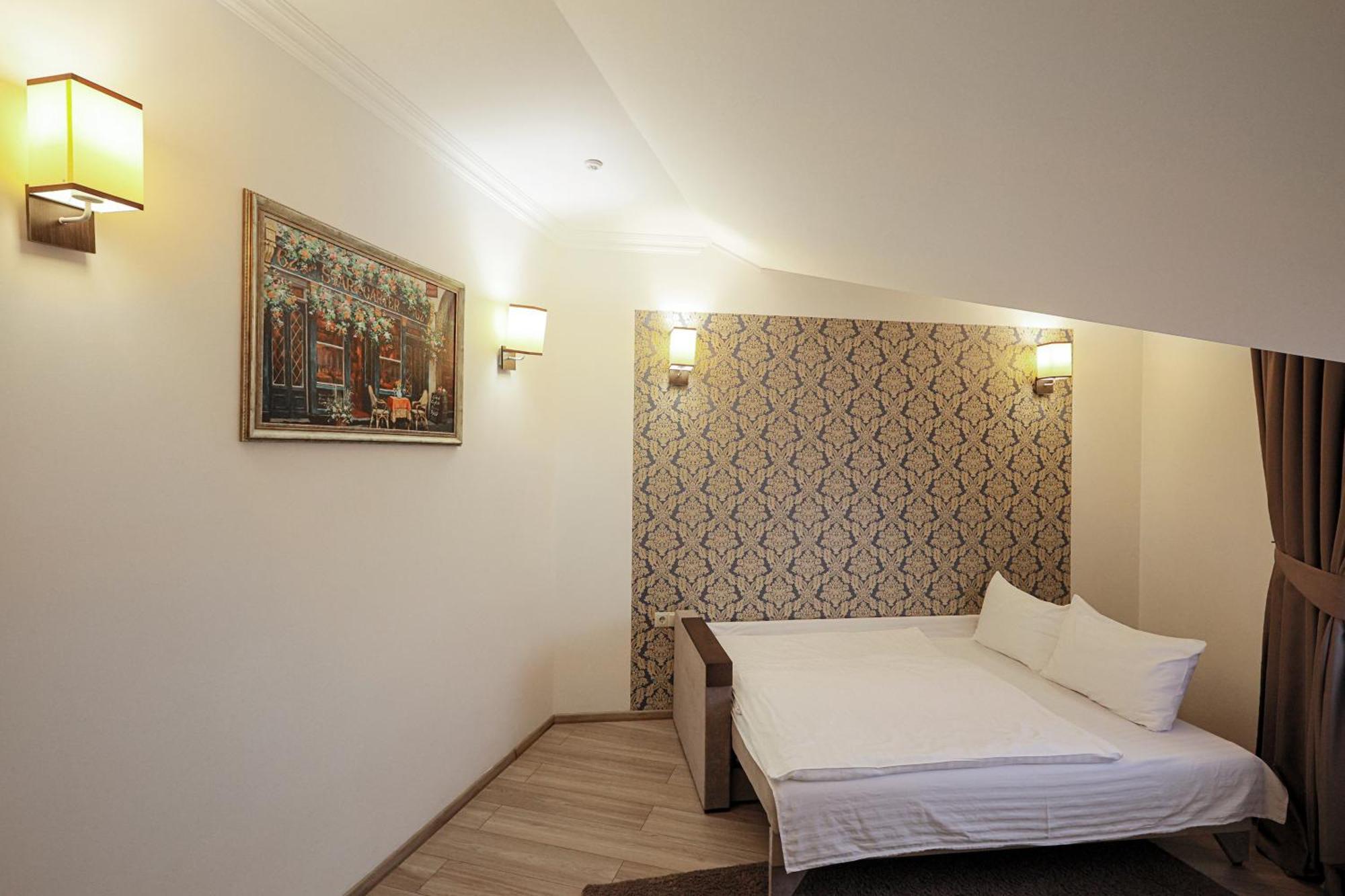 Ferdinand Hotel Mukacheve Bagian luar foto