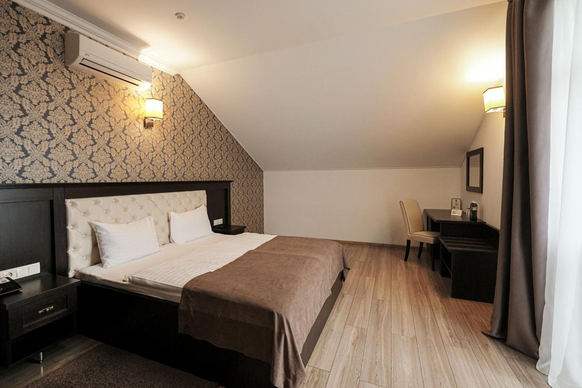 Ferdinand Hotel Mukacheve Bagian luar foto