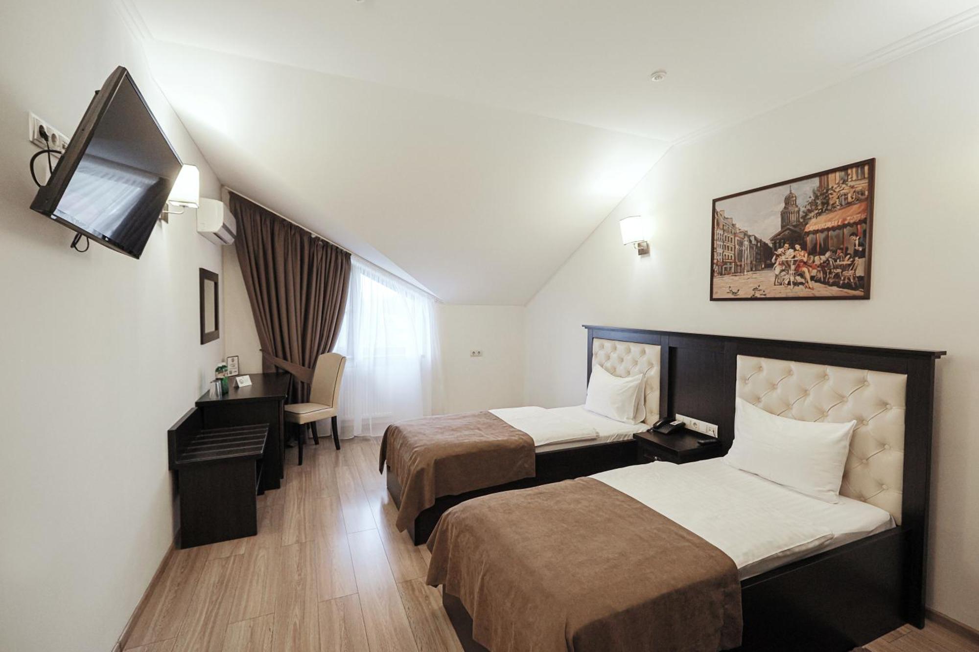 Ferdinand Hotel Mukacheve Bagian luar foto