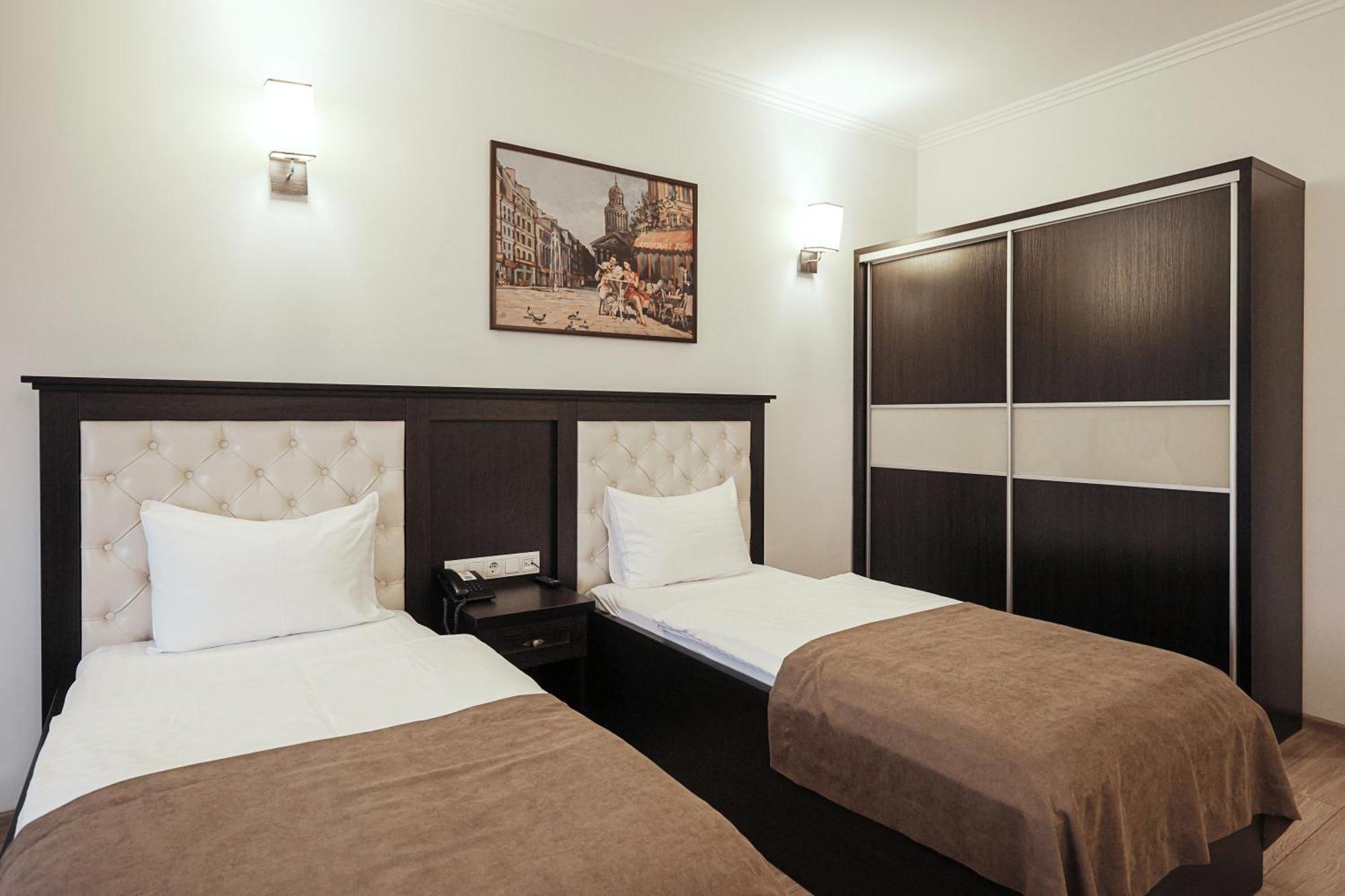 Ferdinand Hotel Mukacheve Bagian luar foto