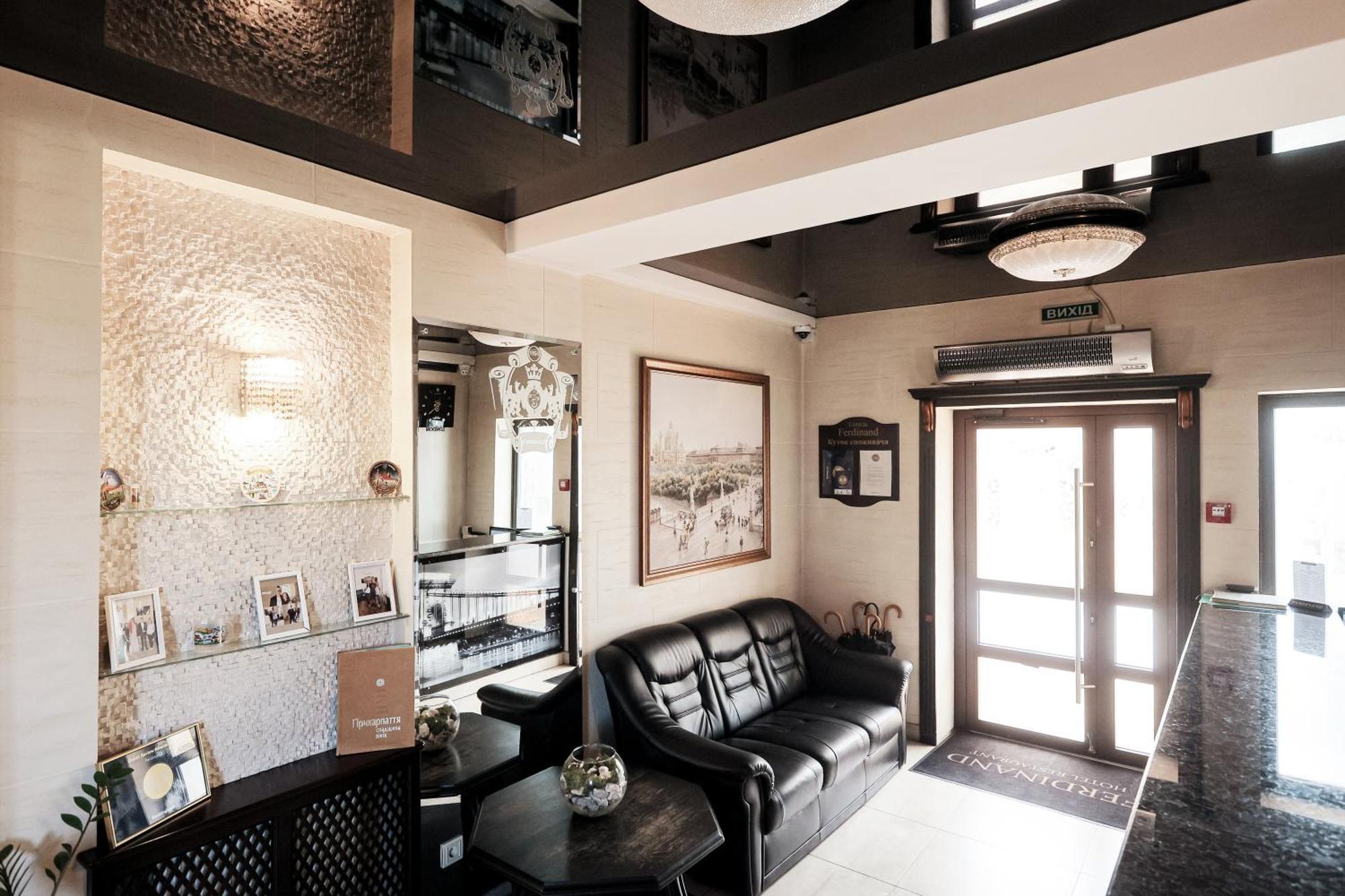 Ferdinand Hotel Mukacheve Bagian luar foto