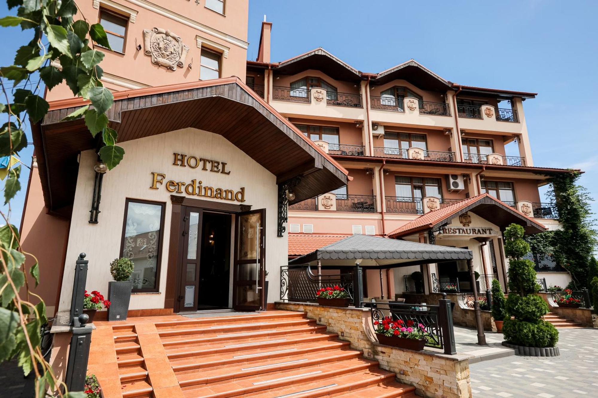 Ferdinand Hotel Mukacheve Bagian luar foto