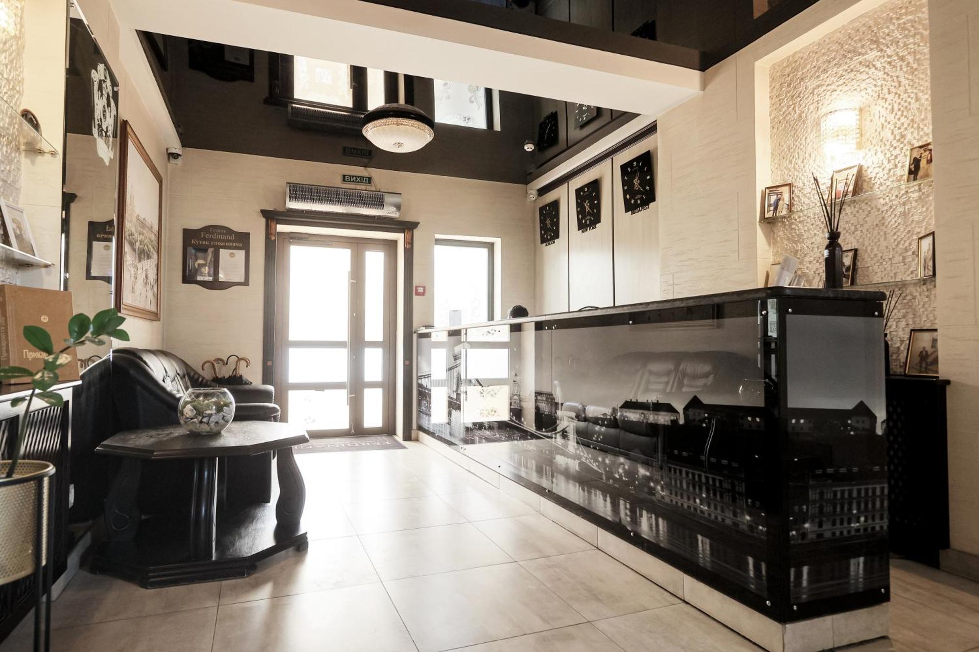 Ferdinand Hotel Mukacheve Bagian luar foto