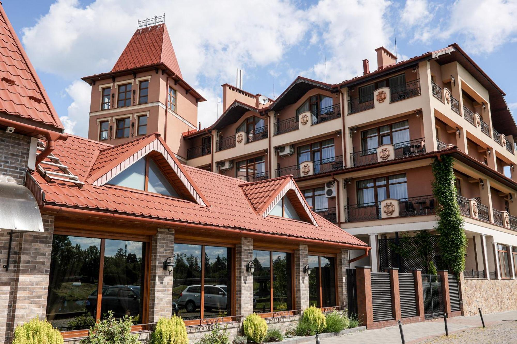 Ferdinand Hotel Mukacheve Bagian luar foto