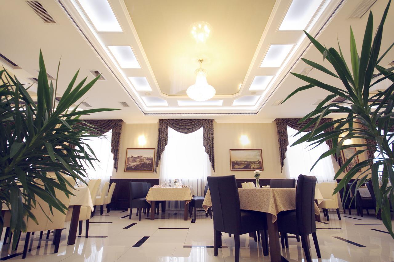 Ferdinand Hotel Mukacheve Bagian luar foto