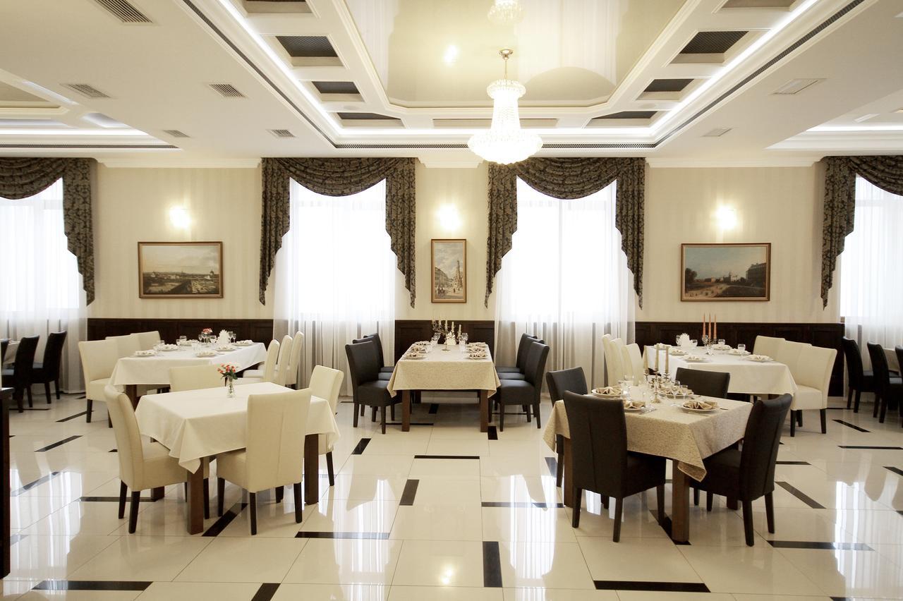 Ferdinand Hotel Mukacheve Bagian luar foto