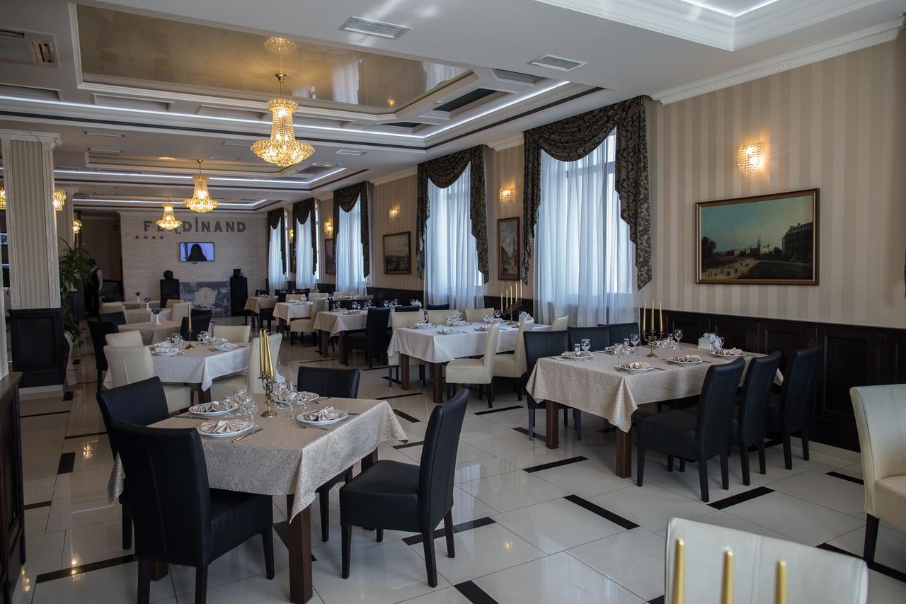 Ferdinand Hotel Mukacheve Bagian luar foto