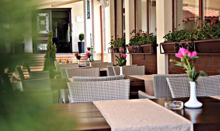 Ferdinand Hotel Mukacheve Bagian luar foto